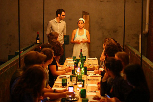 花50美元在垃圾桶中吃饭,为倡导人们不要浪费食物(图3) 花50美元在垃圾桶中吃饭,为倡导人们不要浪费食物--置顶表情